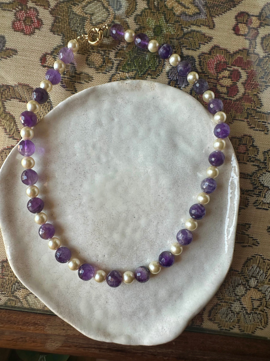 Collar de perlas naturales y amatista – Khartes Madrid