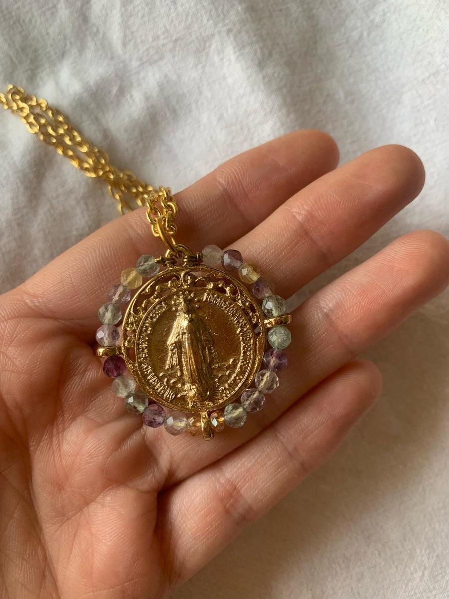 Medalla de la Inmaculada con fluorita – Khartes Madrid
