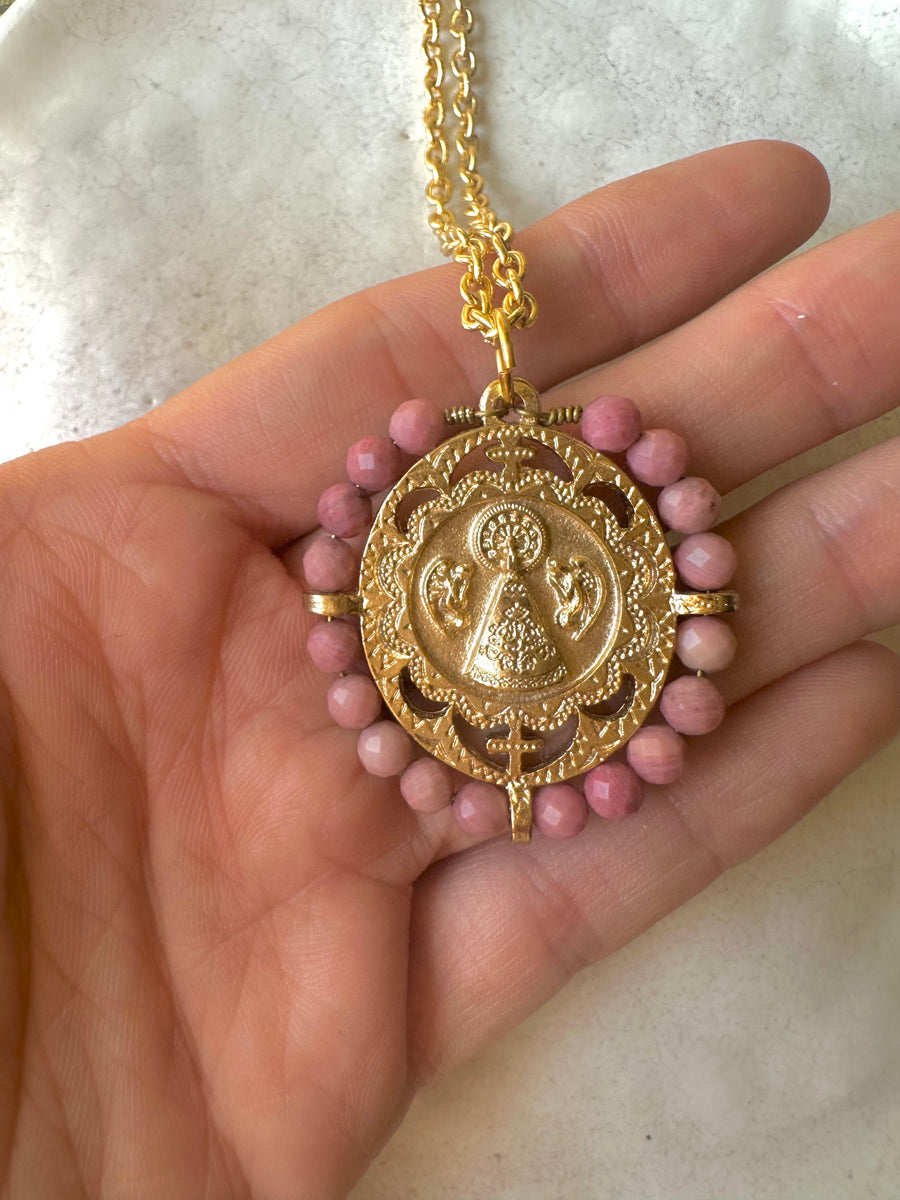 Medalla de la Virgen del Pilar con rodocrosita – Khartes Madrid