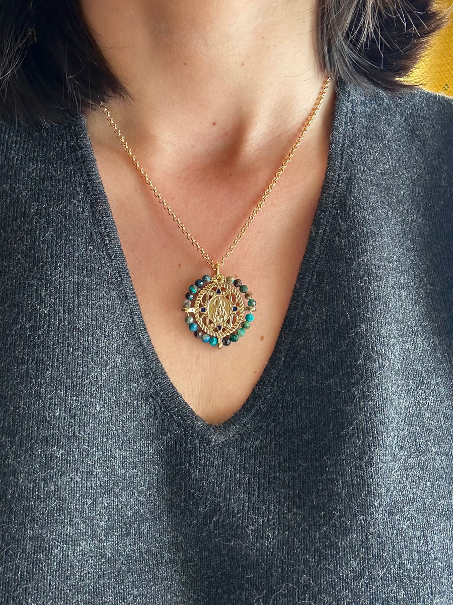 Medalla de la Virgen de Fátima con jaspe y esmalte azul marino – Khartes Madrid