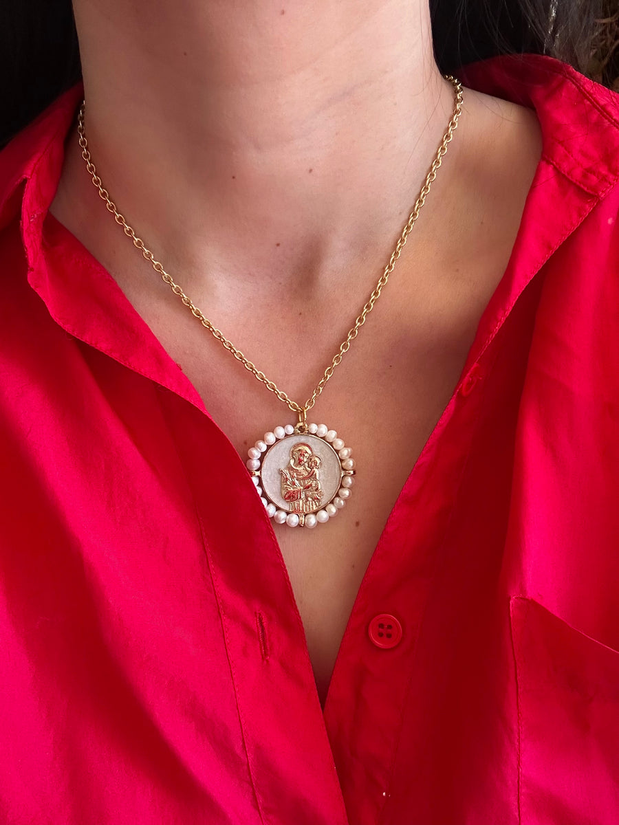 Medalla de San Antonio con perla natural y esmalte blanco perlado – Khartes Madrid