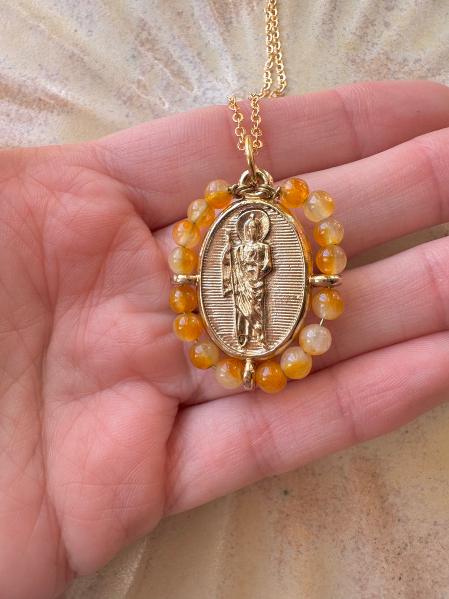 Medalla de San Judas Tadeo naranja – Khartes Madrid