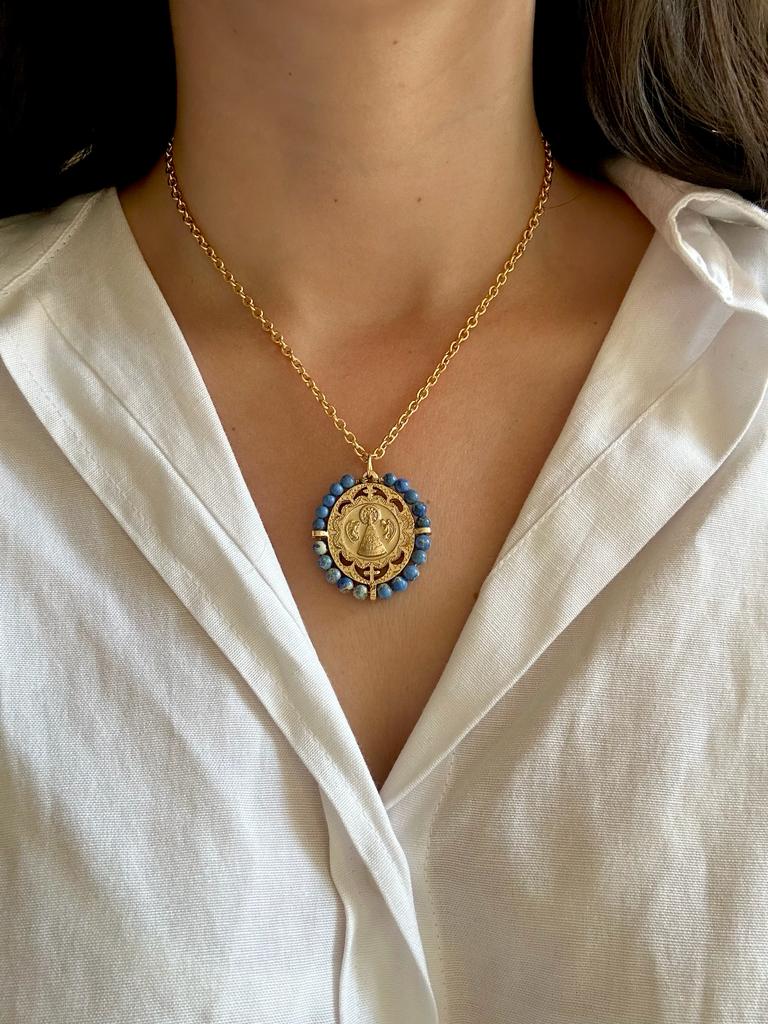 Medalla de la Virgen del Pilar con turquesa oscura – Khartes Madrid