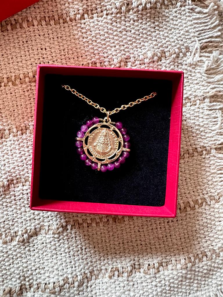 Medalla de la Virgen del Rocío con amatista – Khartes Madrid