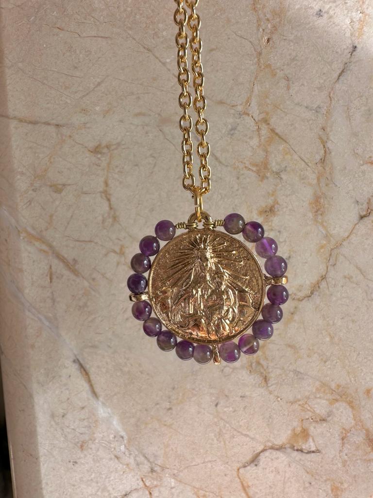 Medalla de la Virgen del Carmen con amatista – Khartes Madrid