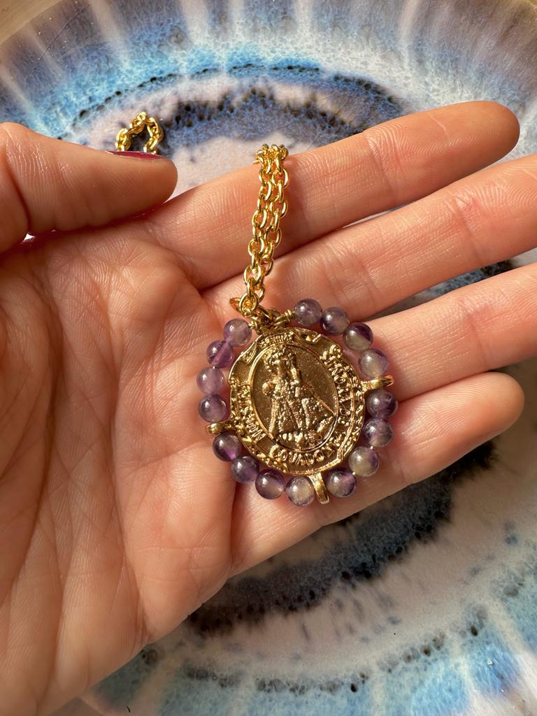 Medalla de la Virgen de Covadonga con amatista – Khartes Madrid