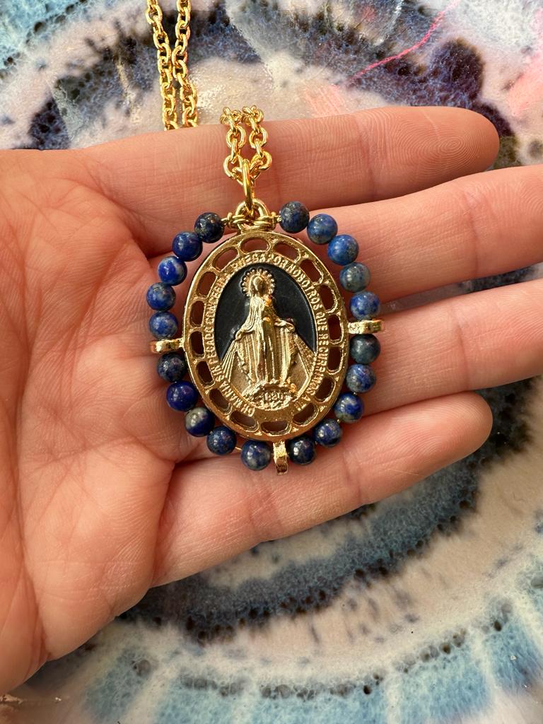 Medalla de La Milagrosa con esmalte azul marino y lapislázuli – Khartes Madrid