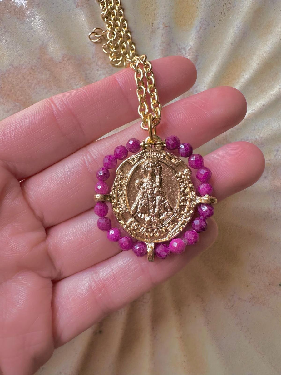 Medalla de la Virgen de Covadonga con rubíes – Khartes Madrid