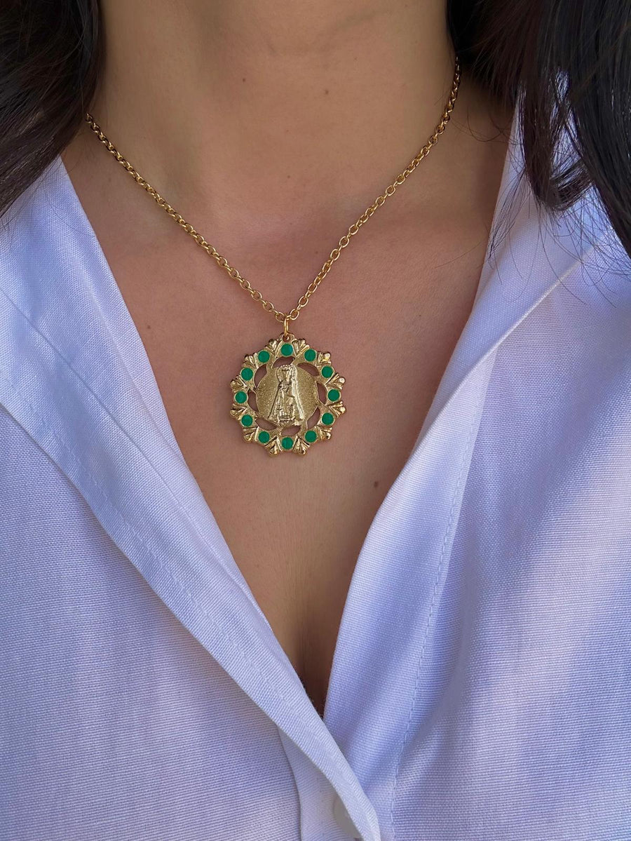 Medalla de la Virgen de los Desamparados con esmalte verde – Khartes Madrid