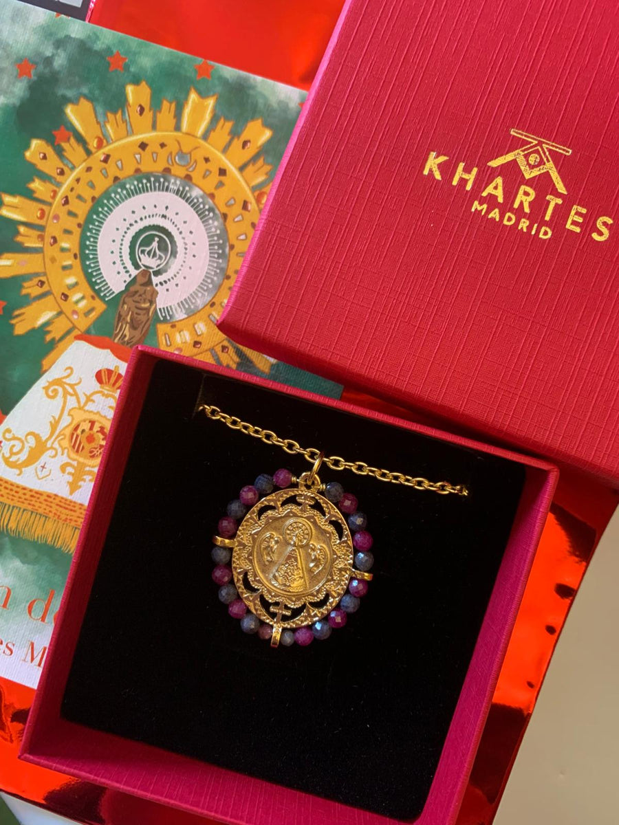 Medalla de la Virgen del Pilar con rubí y zafiro – Khartes Madrid