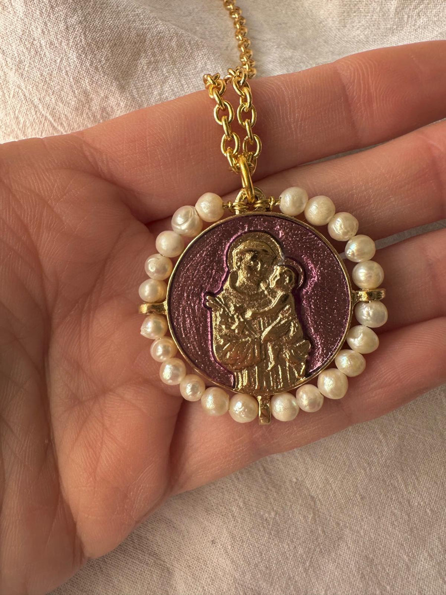 Medalla de San Antonio con perla y esmalte lila – Khartes Madrid