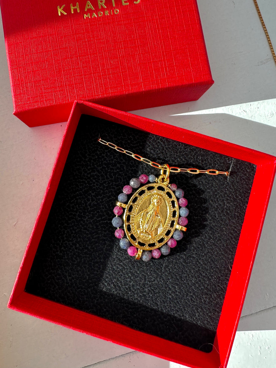 Medalla Milagrosa con rubíes y zafiros en su caja de regalo Khartes