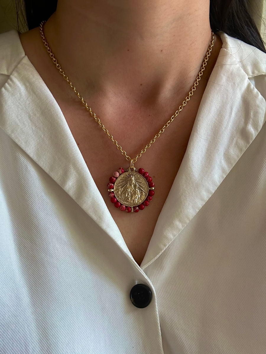 Medalla de la Virgen del Carmen turquesa roja – Khartes Madrid