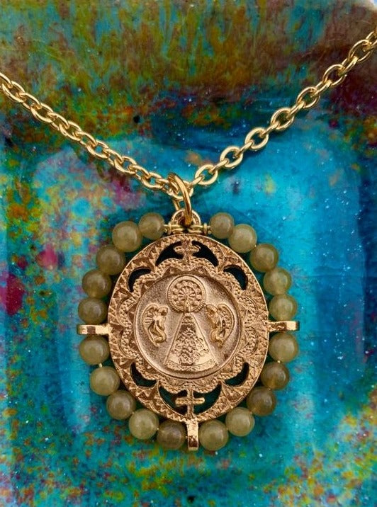 Medalla de la Virgen del Pilar con cuarzo – Khartes Madrid